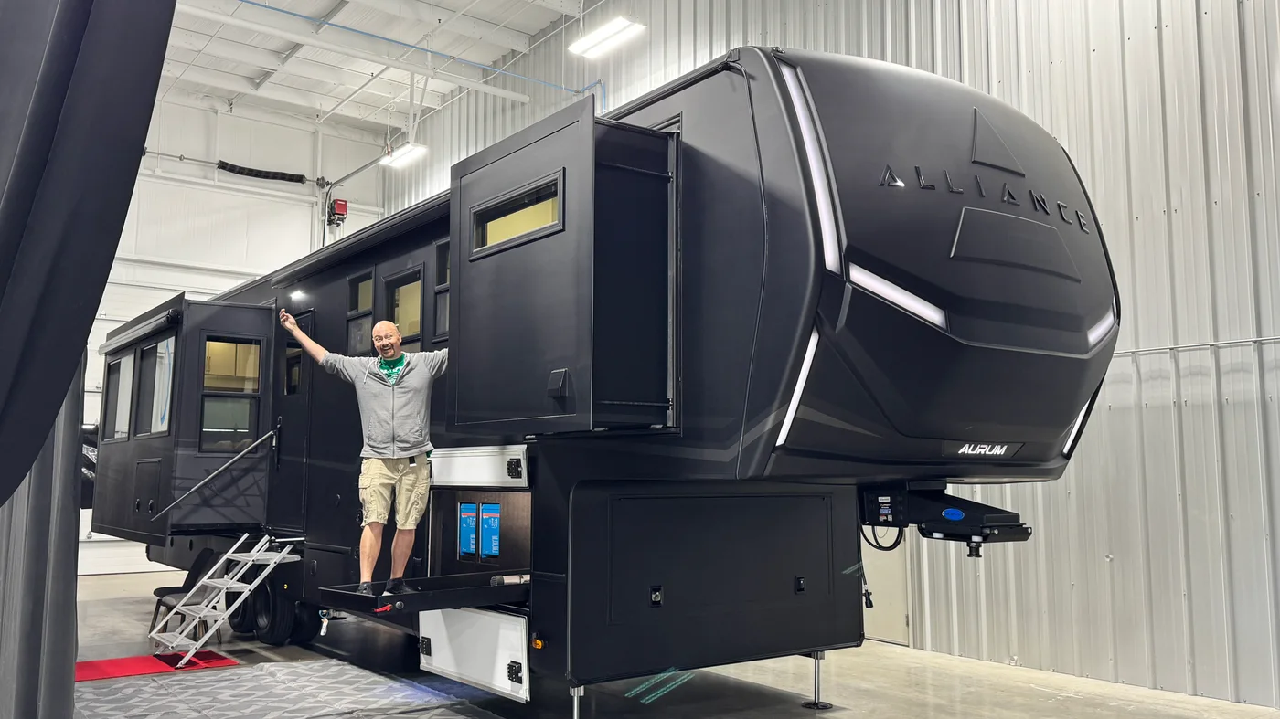 Josh the RV Nerd standing beside the Alliance Aurum fifth wheel